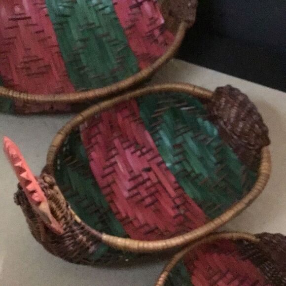 Set of three wicker chicken nesting baskets - Picture 5 of 6